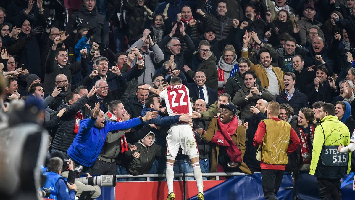 PLATZ 17 - AJAX AMSTERDAM: 52.930 Zuschauer in der Amsterdam-Arena