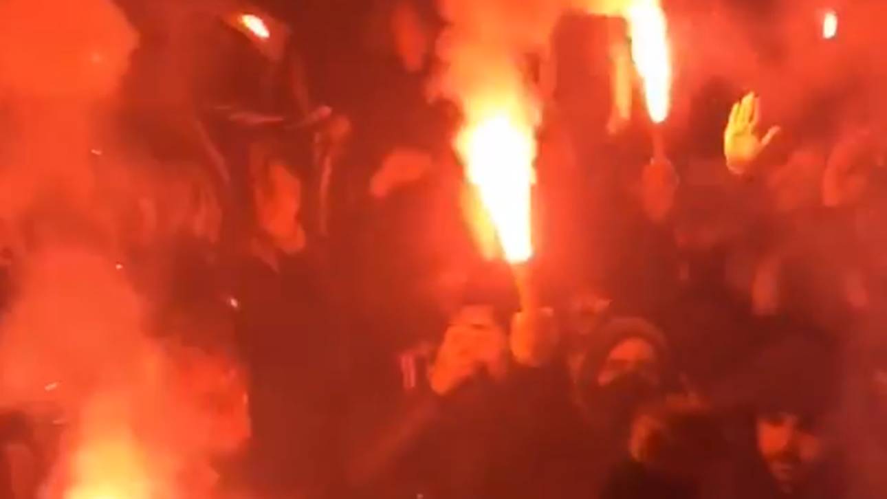 Fans empfangen PSG mit Pyro-Show