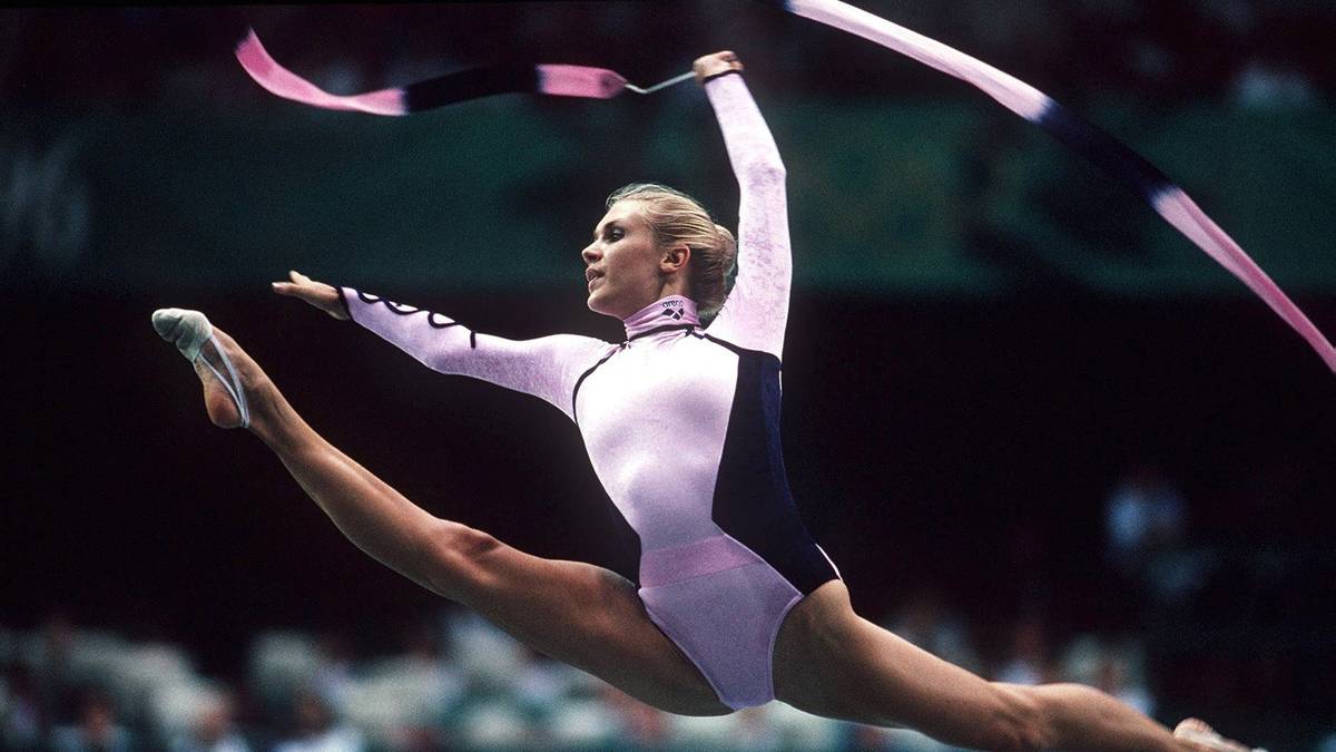 RHYTHMISCHE SPORTGYMNASTIK: Frauen/FINALE/ATLANTA 1996 3.8.96 Bereits in ihrer Sportkarriere überzeugte Magdalena Brzeska durch ihre Ausdruckskraft und tänzerische Leichtigkeit