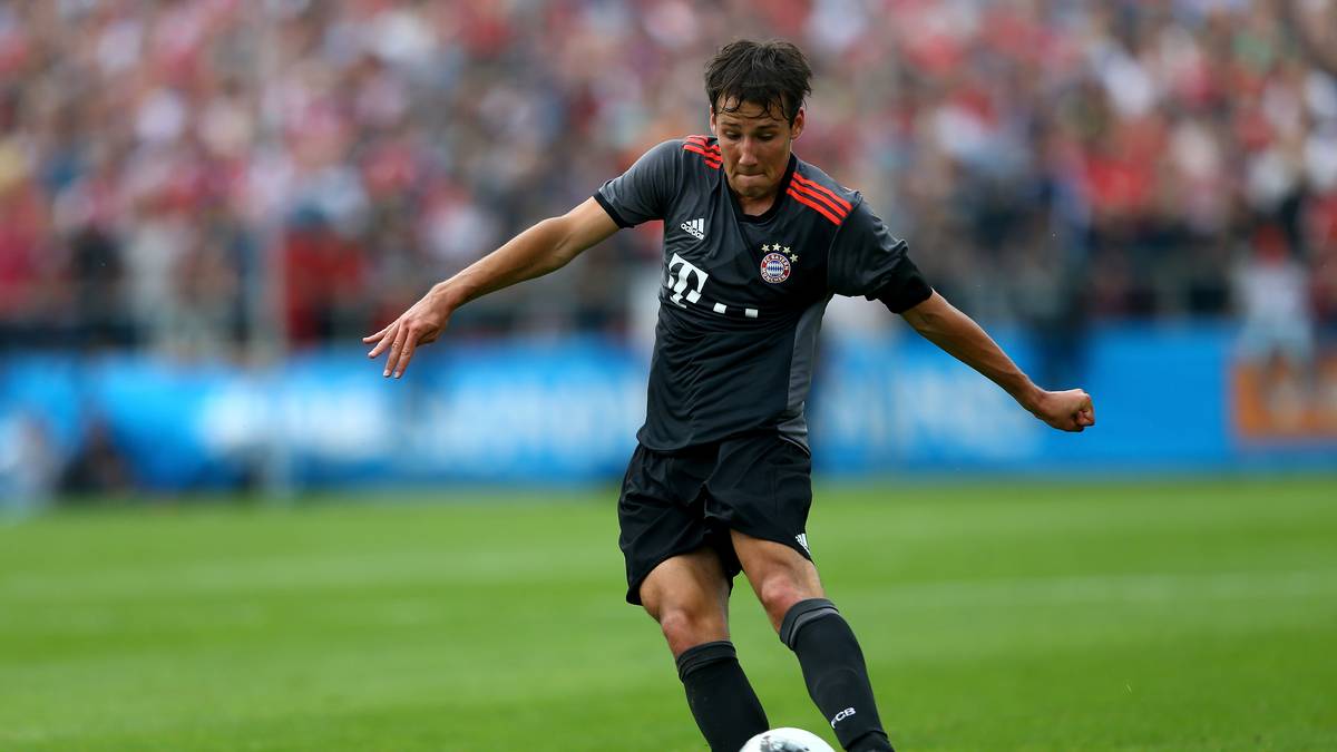 Der "Guardian" nahm Benko letztes Jahr in seine Liste der 50 größten Talente des Jahrgangs 1998 auf. Der Deutsch-Kroate ist auf dem rechten Flügel zuhause. Unter Guardiola war er bei zwei Champions-League-Spielen dabei, blieb jedoch ohne Einsatz