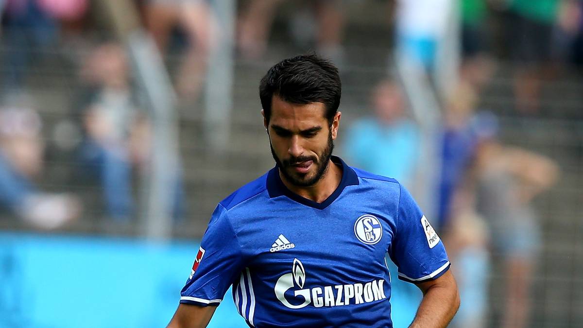 PLATZ 1 - FC SCHALKE 04: 89,95 (Adidas). Auch der FC Schalke 04 lässt seine Fans tief in die Tasche greifen