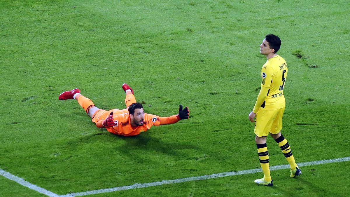 Ein Bild, das alles sagt: Roman Bürki liegt nach seinem Patzer fassungslos am Boden