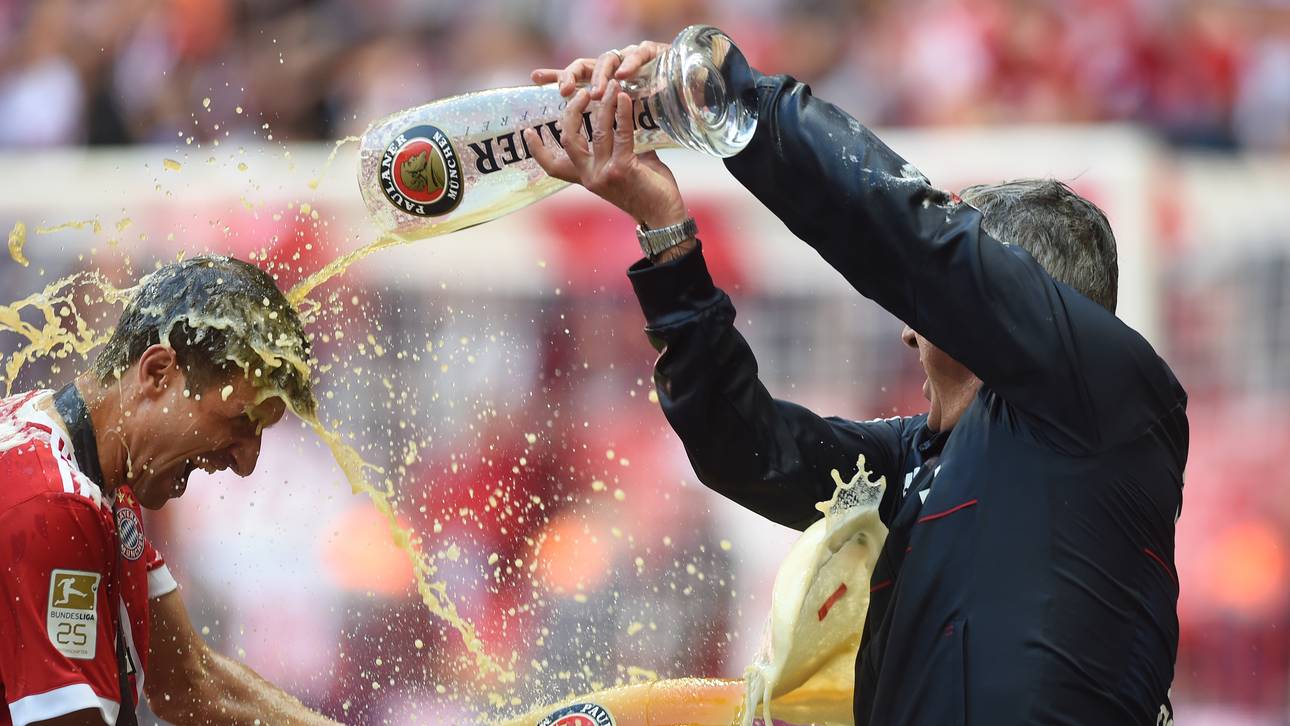 Stoiber von Bierduschen genervt