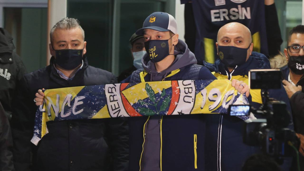 Newsflash: Fenerbahce-Boss will Geld von Fans für Özil-Deal