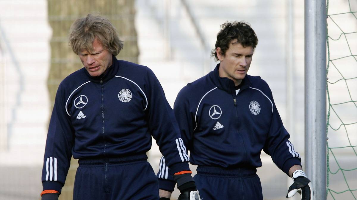 OLIVER KAHN/JENS LEHMANN: "Mein Verhältnis damals zu Kahn (l.) war sicherlich eine Fünf", gibt Lehmann heute unverblümt zu. Im Vorfeld der Weltmeisterschaft 2006 verdrängt er den Titan im deutschen Tor und zerstört somit Kahns großen Traum vom Stammkeeper bei der Heim-WM