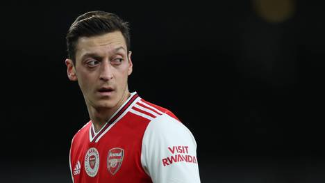 Mesut Özil steht noch ein Jahr beim FC Arsenal unter Vertrag