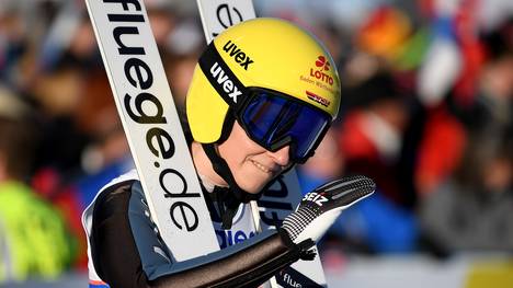 Skispringen: Ramona Straub beendet Saison nach Kreuzbandriss , Ramona Straub fällt nach einem Kreuzbandriss mehrere Monate aus 