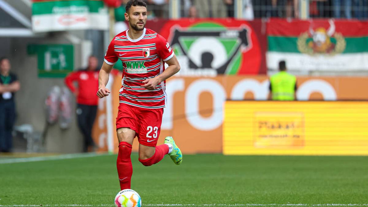 Maximilian Bauer (Innenverteidiger, 15) ist 23 Jahre alt und steht aktuell beim FC Augsburg unter Vertrag. Auf seinem Konto stehen bislang sieben U21-Länderspiele