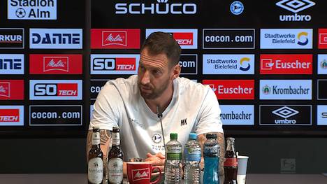 Beim 1:1 zwischen Arminia Bielefeld und dem VfL Bochum rückte neben dem Ergebnis ein emotionaler Ausbruch von Trainer Mitch Kniat in den Fokus. Der Bielefeld-Coach sah direkt nach Abpfiff die Rote Karte nach heftiger Kritik am Schiedsrichter Tobias Stieler.