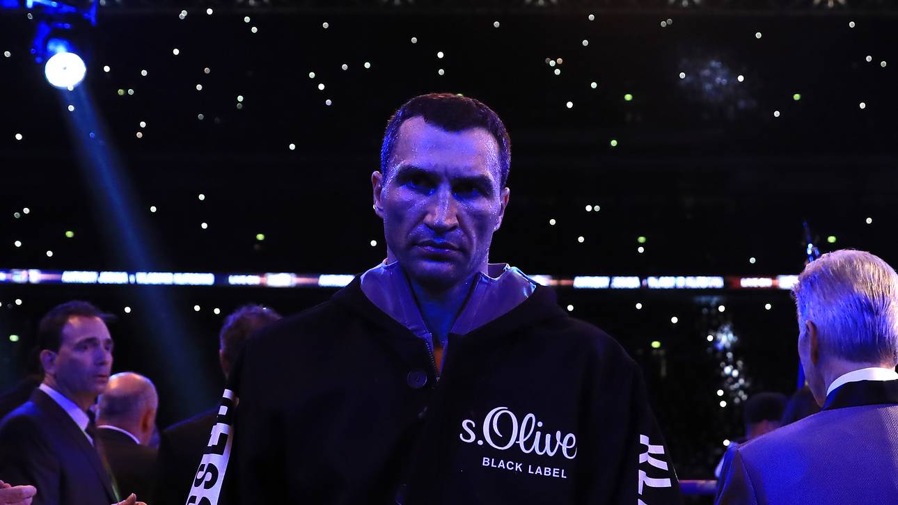 Klitschko versteigert Kampfmantel