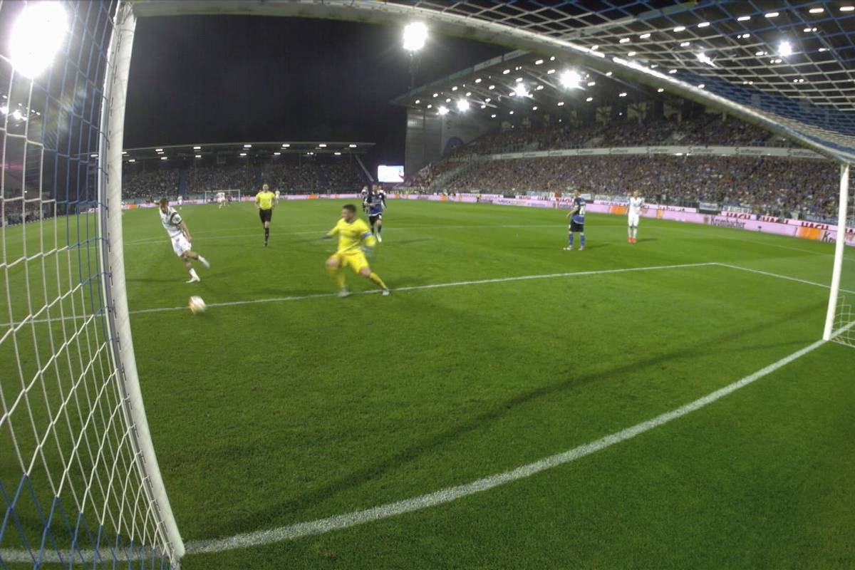 Der Bundesliga-Aufstieg des SV Darmstadt 98 ist zunächst vertagt. In einem lange Zeit ausgeglichenen Topspiel brachte ein Standard den FC St. Pauli in Front. Die Darmstädter blieben zwar im Spiel, die Tore fielen jedoch auf der Gegenseite.