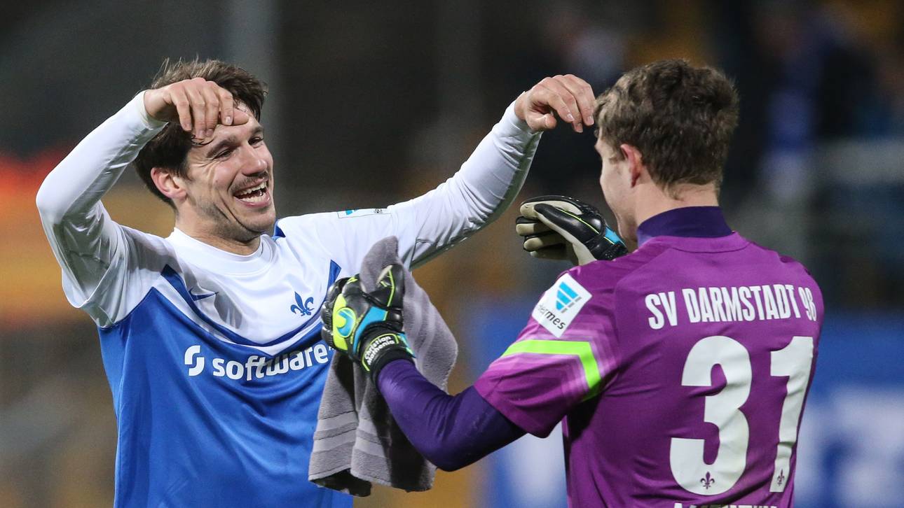 Stroh-Engel vom SV Darmstadt 98 jubelt