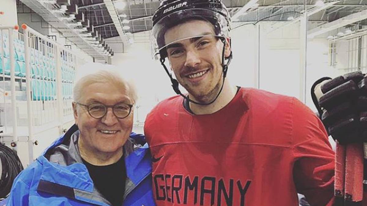 Hoher Besuch beim Training: Noebels an der Seite von Bundespräsident Frank-Walter Steinmeier. Beim 4:3-Sieg gegen Schweden steuerte der 25-Jährige einen Treffer bei