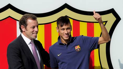 Neymar (r.) bei seiner Vorstellung in Barcelona 2013