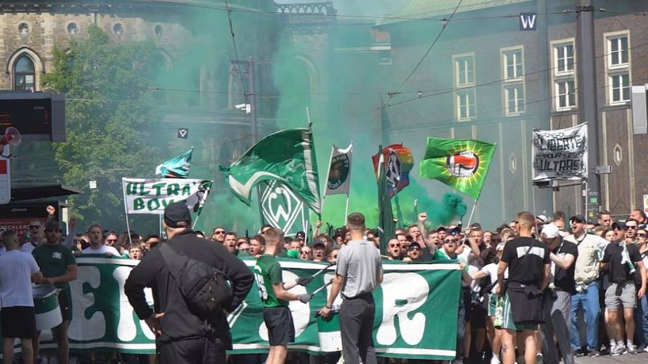 Spektakuläre Bilder bei Fanmarsch durch Bremen