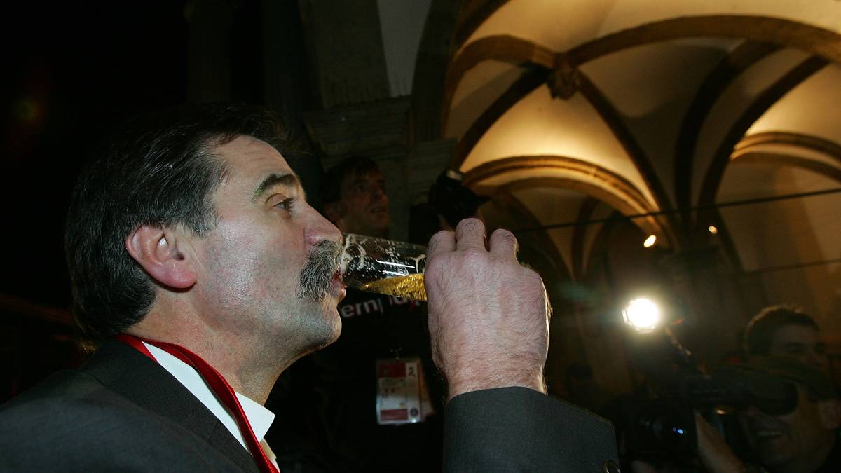 Der Empfang auf dem Balkon des Kölner Rathauses ist der Abschluss einer märchenhaften Geschichte: Deutschland holt bei der Heim-WM 2007 den ersten Titel seit 29 Jahren. Der Weg dorthin ist jedoch alles andere als einfach