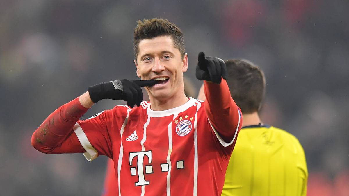 2018 - ROBERT LEWANDOWSKI (Angriff): Auch wenn der kroatische Fan-Liebling gute Statistiken vorzuweisen hat, spielt der Pole in einer anderen Liga. Nicht umsonst gilt Lewandowski als einer der besten Stürmer der Welt. Vorteil für die aktuellen Bayern - 14:11