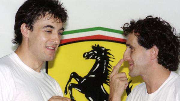 Die ruhmreiche Scuderia Ferrari fuhr den alten Erfolgen zunächst allerdings noch hinterher. Das Fahrerduo Alain Prost (r.) und Jean Alesi kamen 1991 nur auf die Plätze fünf und sieben