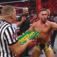 Schiffbruch für Jungstar: Der WWE-Hammer im Video