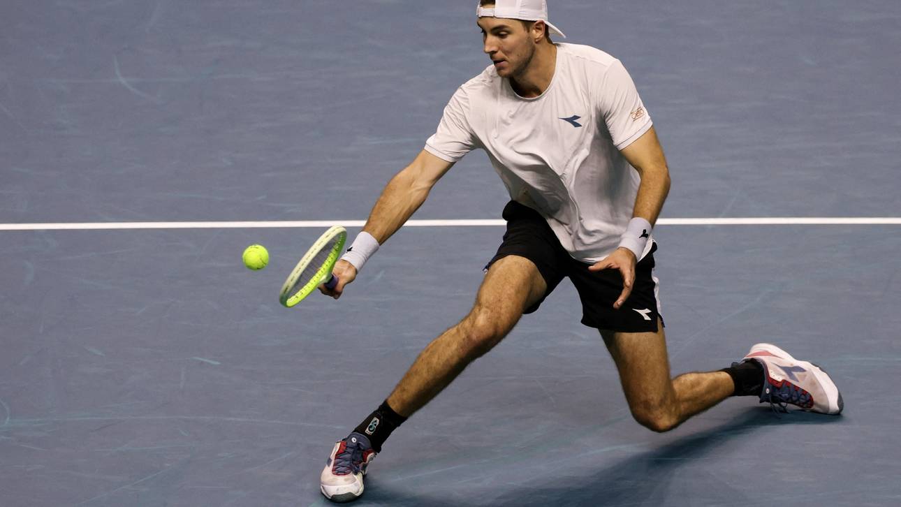 Struff ohne Chance gegen Medwedew