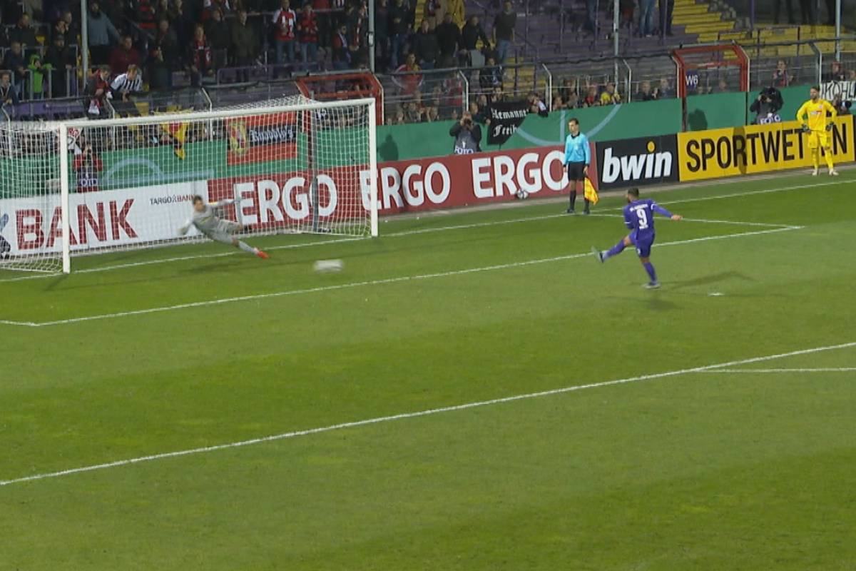 Der SC Freiburg schafft beim VfL Osnabrück erst im Elfmeterschießen den Sprung ins Achtelfinale. Alle Tore und Highlights im Video.