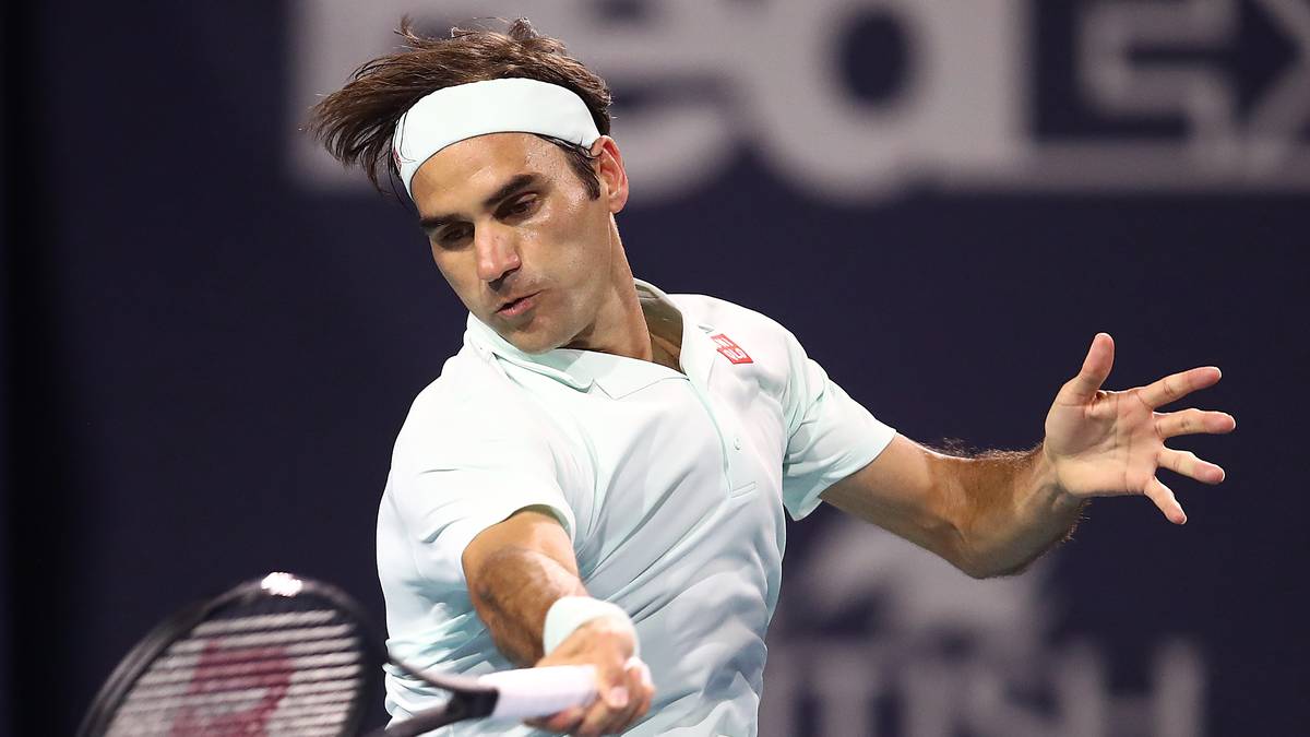 Selbst Roger Federer zeigt sich von der Aktion mehr als überrascht. "Ein Schiedsrichter sollte seinen Stuhl nicht verlassen. Ich weiß nicht, was er gesagt hat, es ist mir auch egal. Er war zu lange unten, es war ein Gespräch, das kann deine ganze Einstellung ändern"