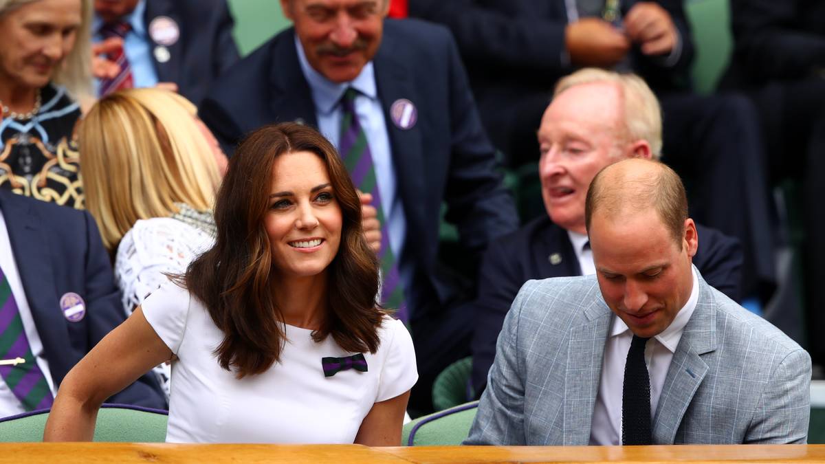An ihrer Seite nimmt natürlich Prinz William (r.) Platz