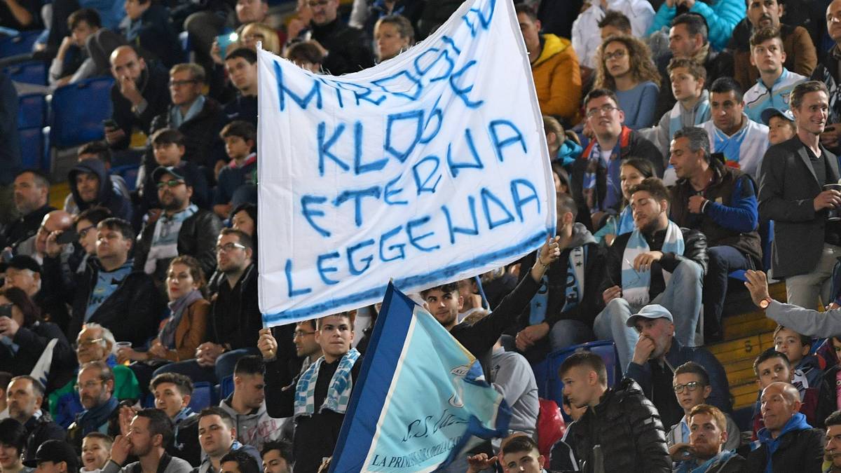 Die  Römer senken sogar die Eintrittspreise, damit möglichst viele Fans zum Abschied kommen - die wären wahrscheinlich auch so ins Stadion geströmt. Für sie ist Klose nach fünf Jahren schon "eine ewige Legende"