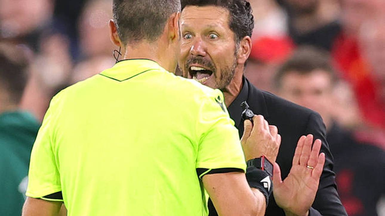 Simeone rastet aus und fliegt