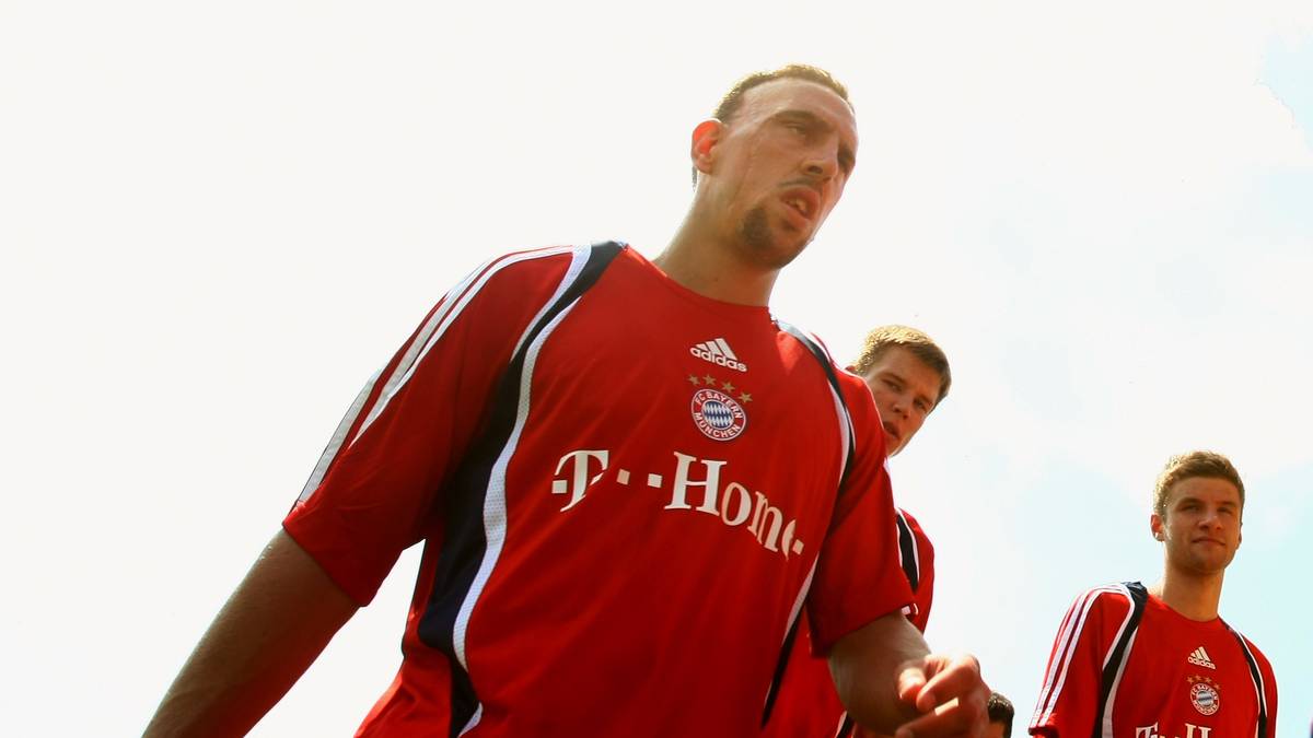 Beinahe wäre es zu dieser Partnerschaft nie gekommen: Ribery verkündete im Sommer 2009 in einer französischen Zeitschrift schon "Ich will weg", visierte einen Wechsel zu Real Madrid an, Bayern aber ließ ihn trotz intensiven Werbens nicht ziehen - und Ribery erklärte hinterher, er sei falsch zitiert worden