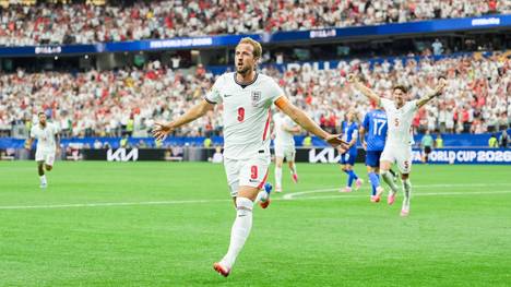 Bei WM Aktuell findet Expertin Julia Simic für Bayern- und England-Angreifer Harry Kane nur die löblichsten aller Worte nach seinem Doppelpack im ersten WM-Spiel gegen Kroatien. 