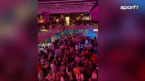 Der FK Oostende verwandelt sein Stadion nach Heimspielen noch in einen Nachtclub und die Fans lieben es. 