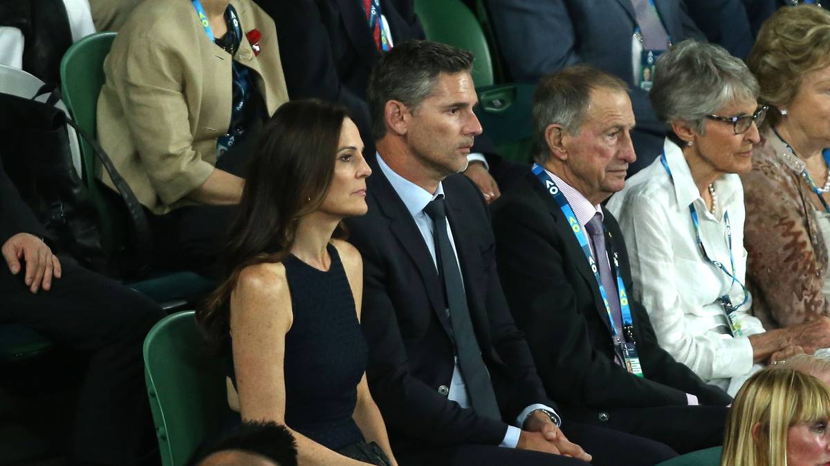 Die Partie zieht naturgemäß auch Stars an. Schauspieler Eric Bana und Frau Rebecca Gleeson sind in Melbourne am Start