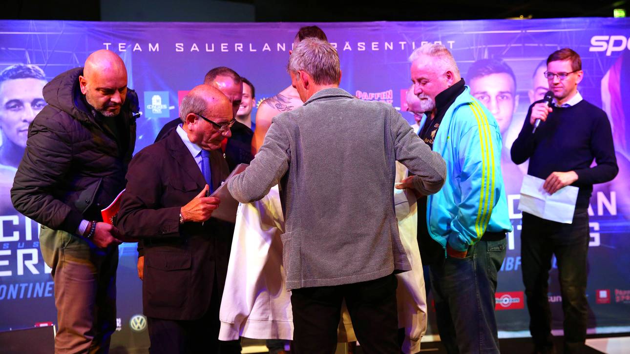 Mittag zieht beim Wiegen blank