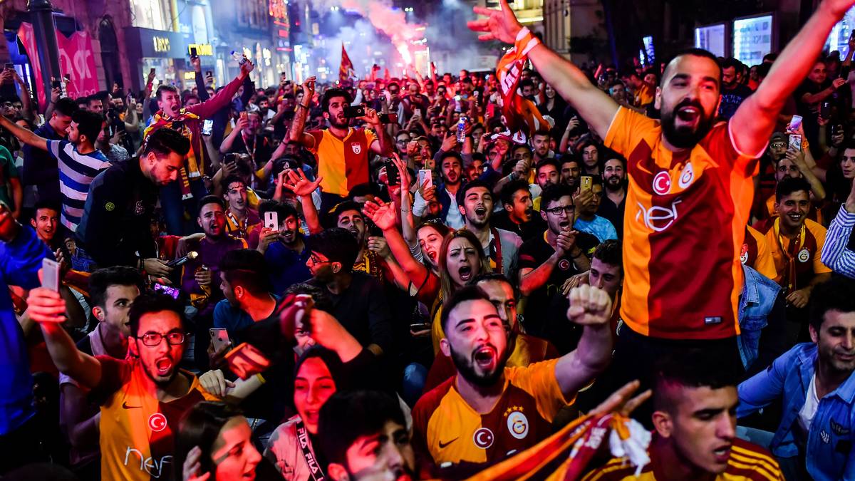 TÜRKEI - GALATASARAY (22 Titel): Die Fans haben allen Grund zu feiern. 2018/19 sichert sich Galatasaray den 22. Titel einen Spieltag vor Ende der Saison. Die Löwen bauen damit ihre Rekordbilanz aus