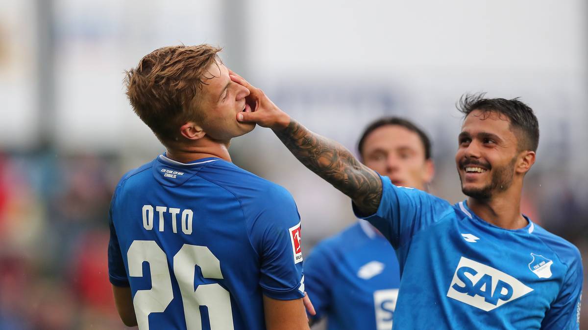 1899 HOFFENHEIM: Die TSG kann mit dem blauen Basicshirt so gar nicht punkten. Weder die 3D-Optik noch die Silikon-Logos gefallen der Jury. Allein das Vereinsmotto "Ein Team. Ein Weg. Einmalig." im Nacken wird befürwortet