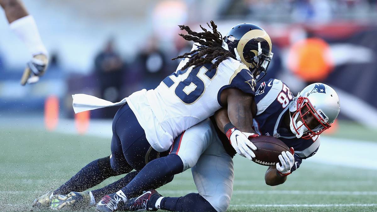 Das Laufspiel der Patriots zu bremsen, hat für die Rams-Coaches Priorität. Barron kommt dabei die Schlüsselrolle zu. Aus der Alabama-Schule ist er Disziplin und sicheres Tackling gewohnt. Er hat in den Playoffs nur drei Plays ausgesetzt und geholfen, Zeke Elliott und Alvin Kamara zu bremsen. Remis, 2:1 Patriots