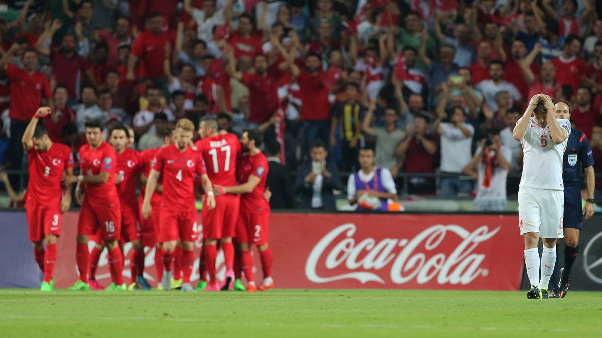 Arda Turan und Burak Yilmaz besiegeln das Unglück der Niederländer