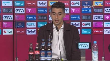 Marc Roca ist offiziell beim FC Bayern vorgestellt worden und verrät auch gleich, welcher Ex-Münchner sein größtes Vorbild ist.