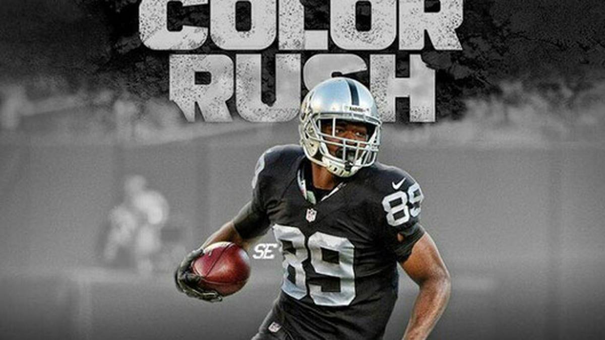 Die Oakland Raiders um Amari Copper laufen dann in modernem Schwarz auf