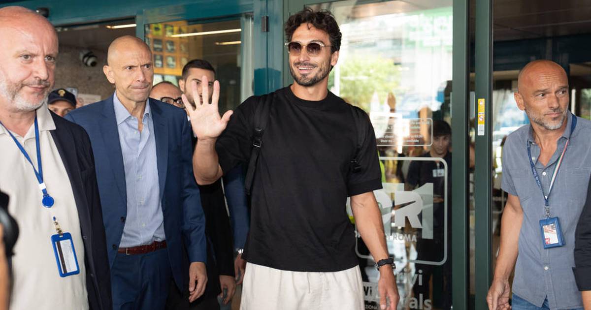 Mats Hummels conhece um ídolo em seu novo clube
 #ÚltimasNotícias #Alemanha