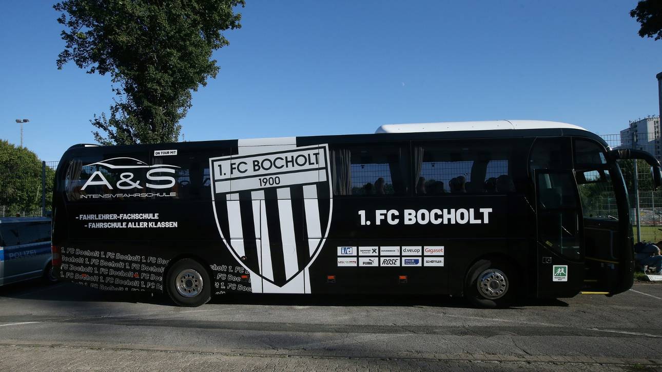 Trainer baut Mannschaftskabine ab