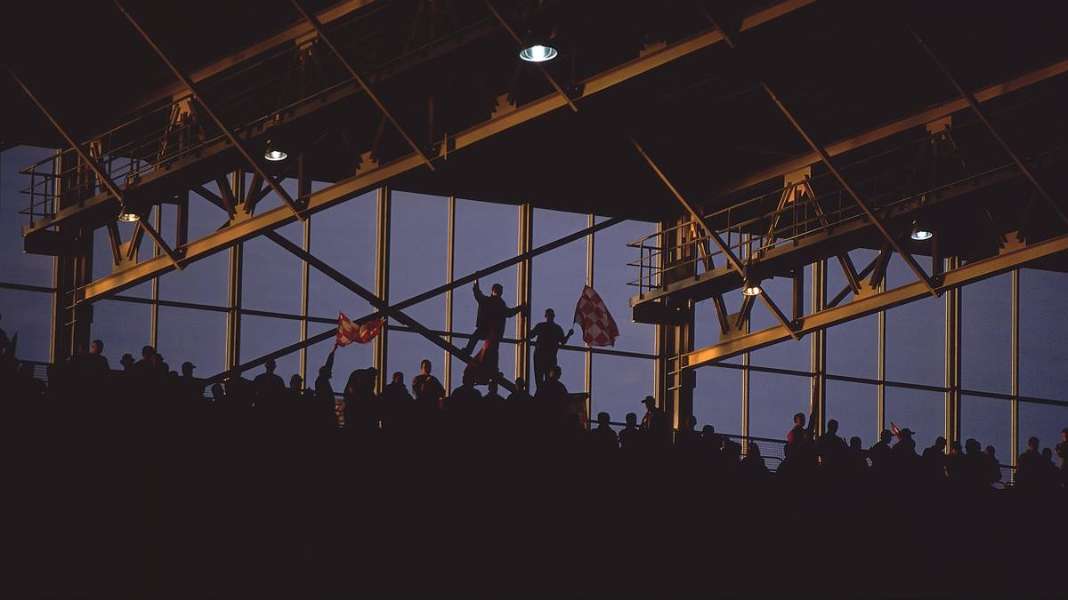 An Dortmund hat der FC Liverpool aber auch andere Erinnerungen. Im Mai 2001 steigt im Westfalenstadion des Finale des UEFA-Cups zwischen den Reds und Deportivo Alaves. Und es ist ein packendes obendrauf 