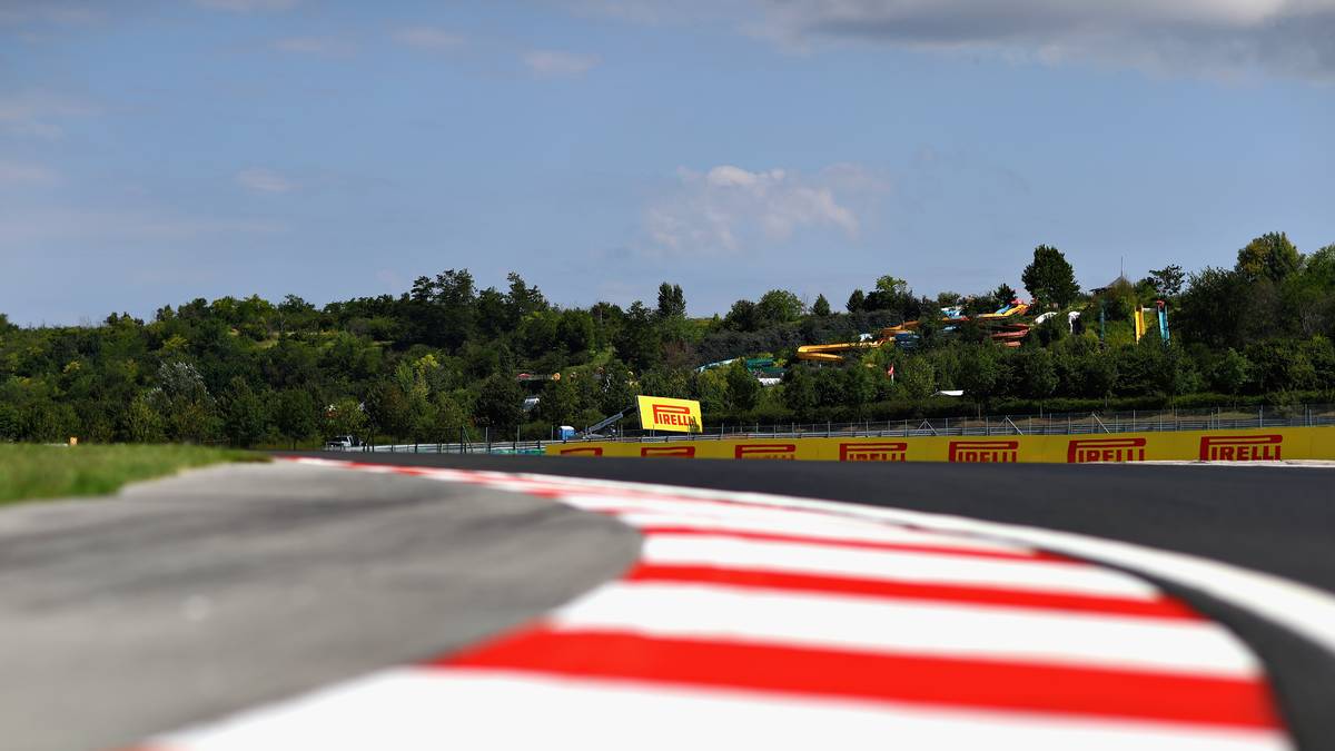 Bei welcher Formel-1-Strecke liegt ein Wasserpark in unmittelbarer Nähe? Richtig, beim Hungaroring. Im letzten Rennen vor der Sommerpause will Ferrari-Pilot Sebastian Vettel seinen Rückstand auf WM-Leader Lewis Hamilton verkürzen. SPORT1 zeigt die Bilder des Rennens