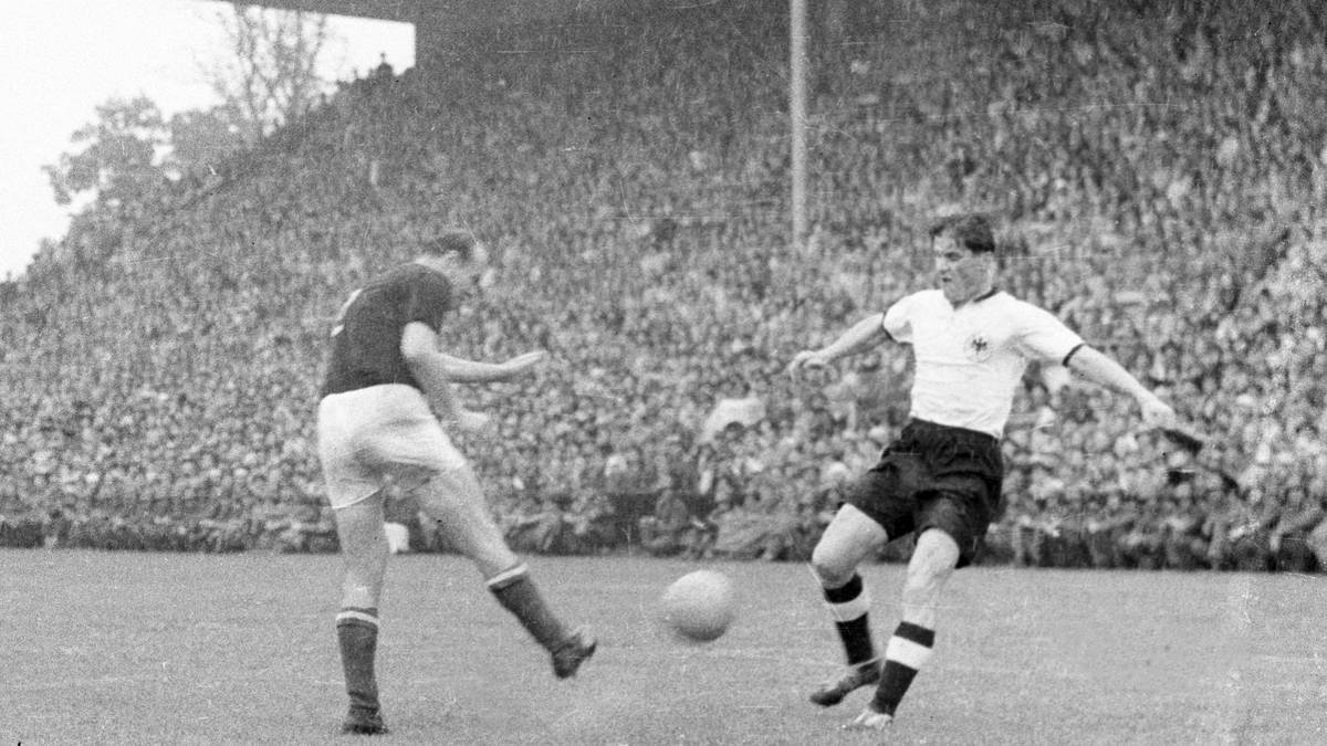 OTTMAR WALTER (Mittelstürmer): Der jüngere Bruder von Kapitän Fritz strahlte in vorderster Spitze stets Gefahr aus und erzielte bei der WM 1954 vier Tore