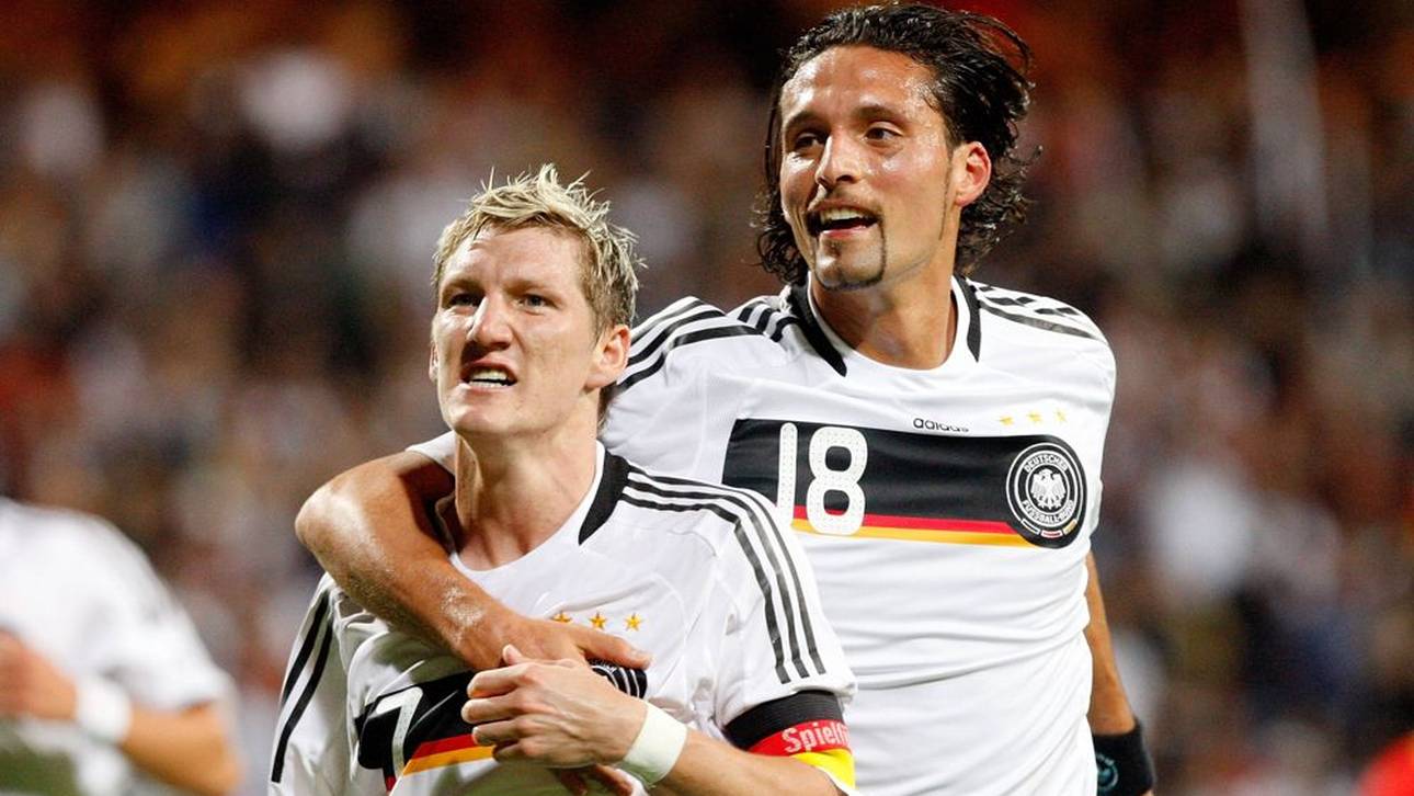 Kevin Kuranyis (re.) Zeit im DFB-Kader wurde nach der historischen Stadionflucht 2008 von Trainer Jogi Löw beendet