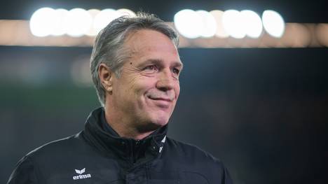 Trainer Uwe Neuhaus durfte sich über den Klassenerhalt von Dynamo Dresden freuen
