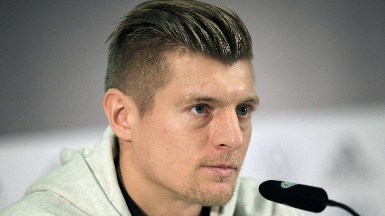 Newsflash: Toni Kroos stellt sich hinter Hansi Flick