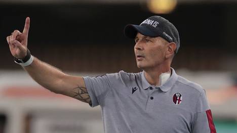 VERONA, ITALY - AUGUST 25:  Bologna FC coach Sinisa Mihajlovic gestures during the Serie A match between Hellas Verona and Bologna FC at Stadio Marcantonio Bentegodi on August 25, 2019 in Verona, Italy.  (Photo by Emilio Andreoli/Getty Images)