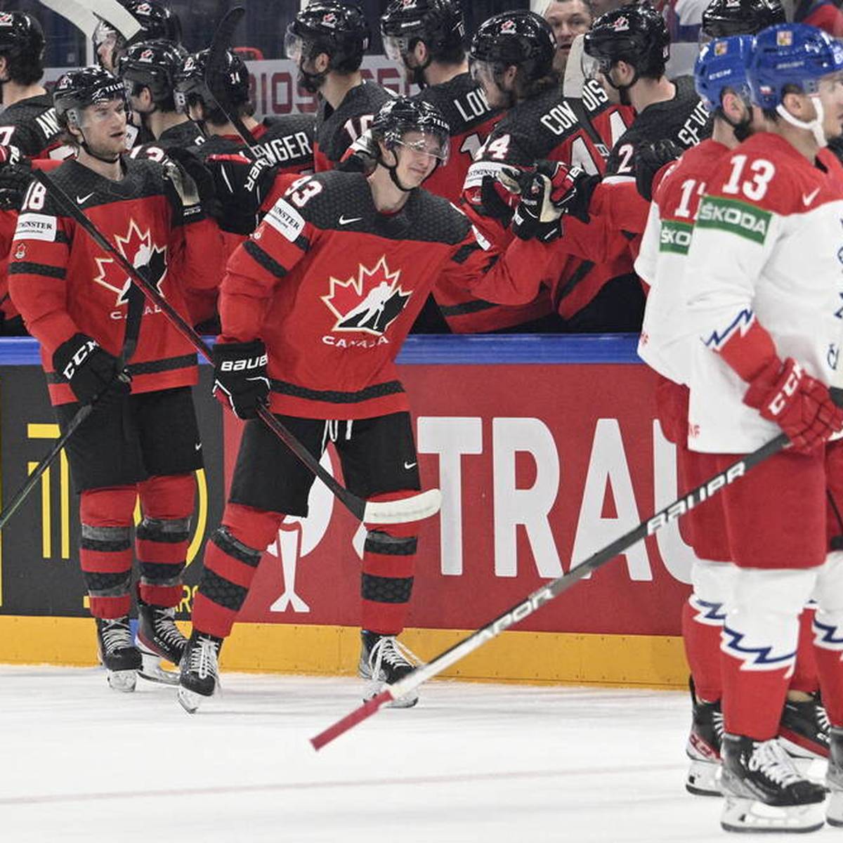 Im Eishockey-Halbfinale setzt sich Kanada trotz eines frühen Gegentores deutlich gegen Tschechien durch. Vier spektakuläre Minuten entscheiden das Spiel.